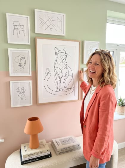 A colour-block wall — the cat takes the spotlight